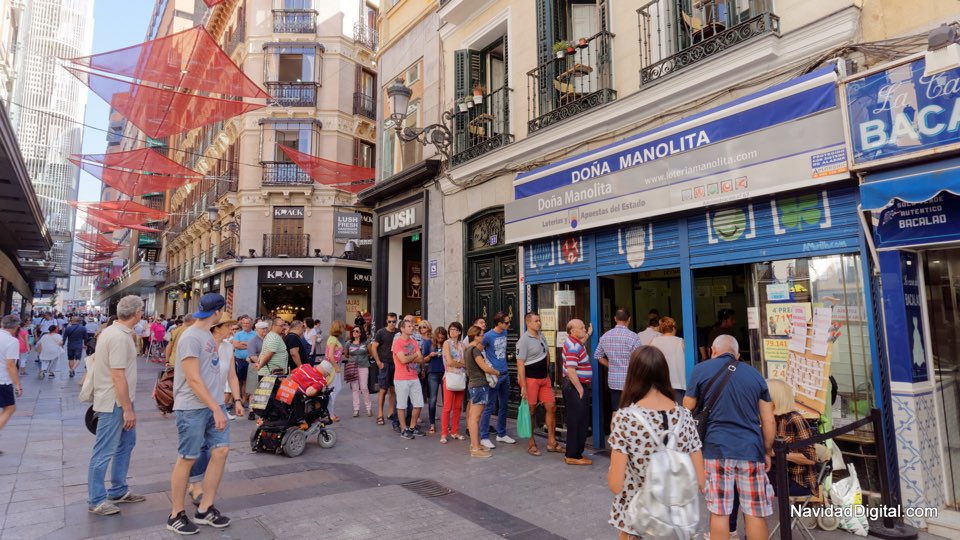 christmas-lottery-spain-queue-manolita